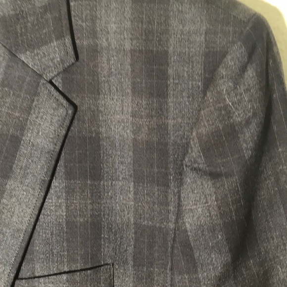 Hugo Boss 2 button notch lapel single vent back - Picture 5 of 5